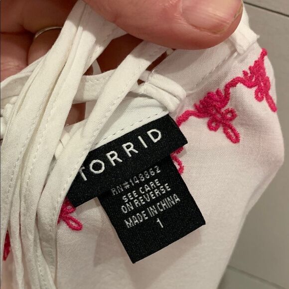 Torrid Embroidered White and Pink Women's spaghetti strap summer tank top - Picture 8 of 8